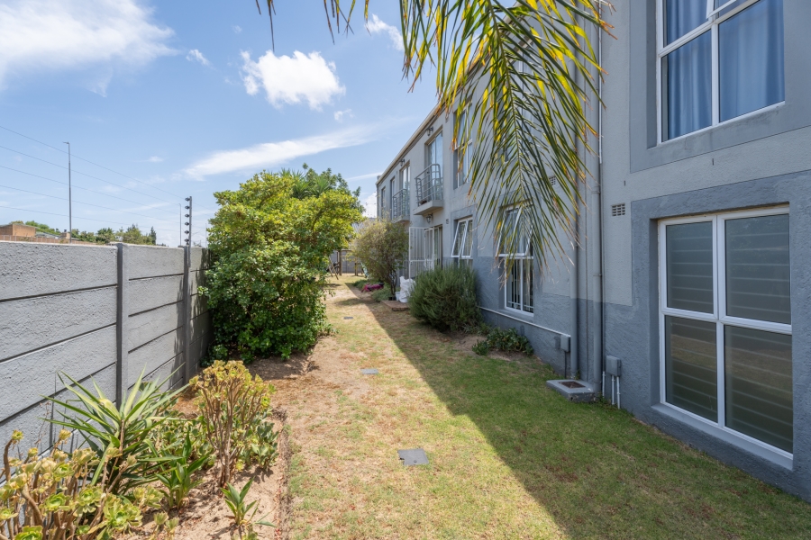 2 Bedroom Property for Sale in Uitzicht Western Cape